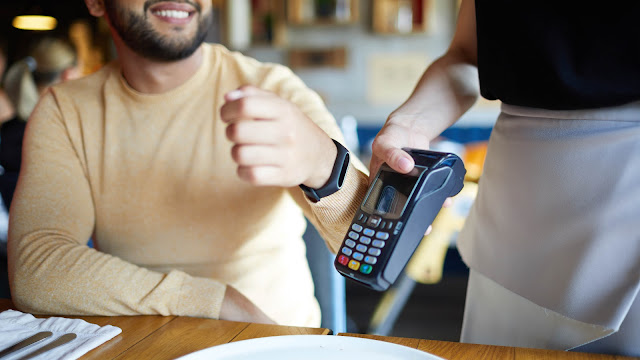 How To Use A Smartwatch To Pay For Things: Maximizing Its Potential